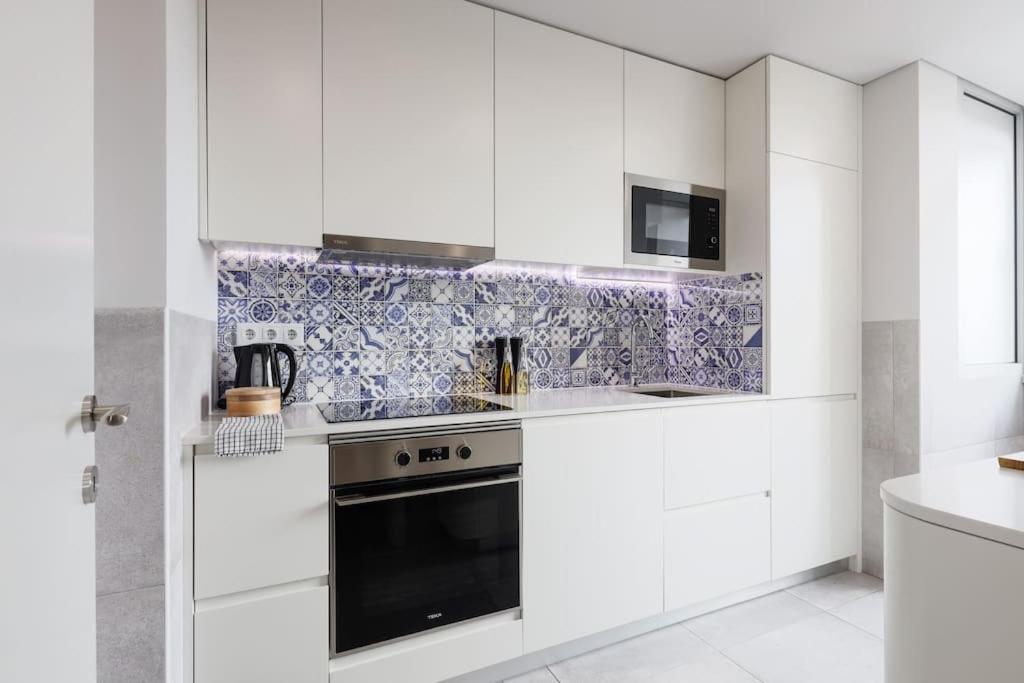 Lisbon Central Apartment With Balcony Exterior photo